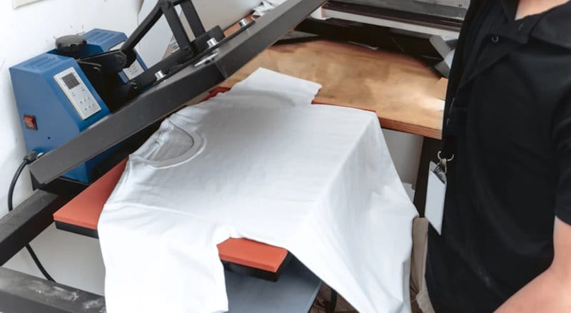 друк логотипів на футболках