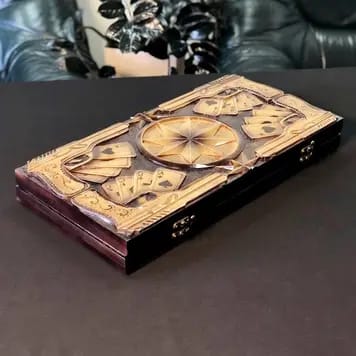 Дерев'яні нарди оформлені ручним різьбленням