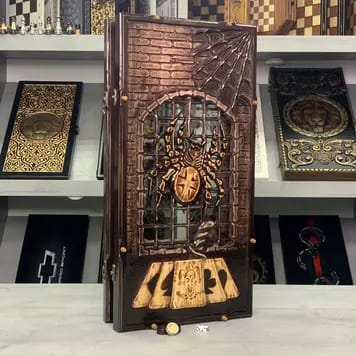 Ручна робота та наскрізне різьблення