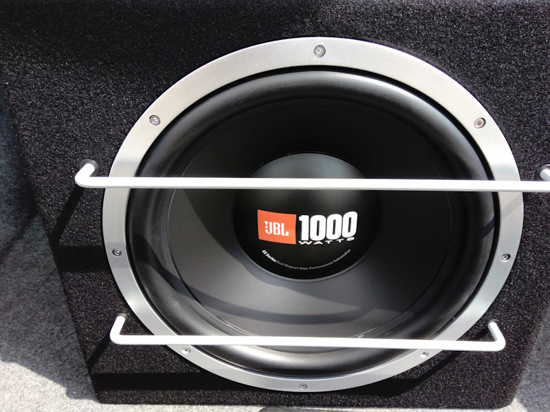 сабвуфер JBL