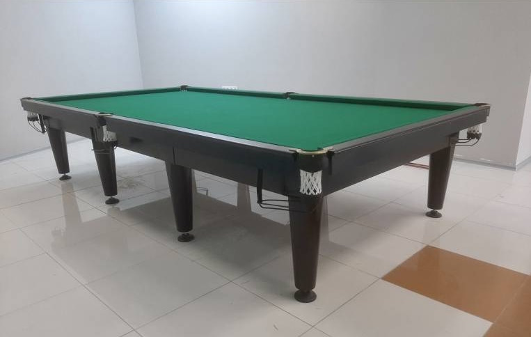 Більярдний стіл