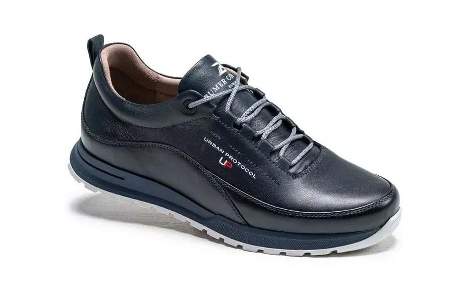 Шкіряні кросівки